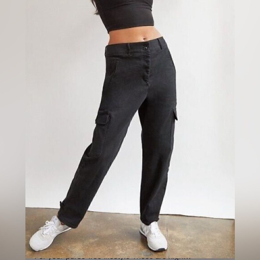 Aritzia Wilfred modern black cargo pant 6
